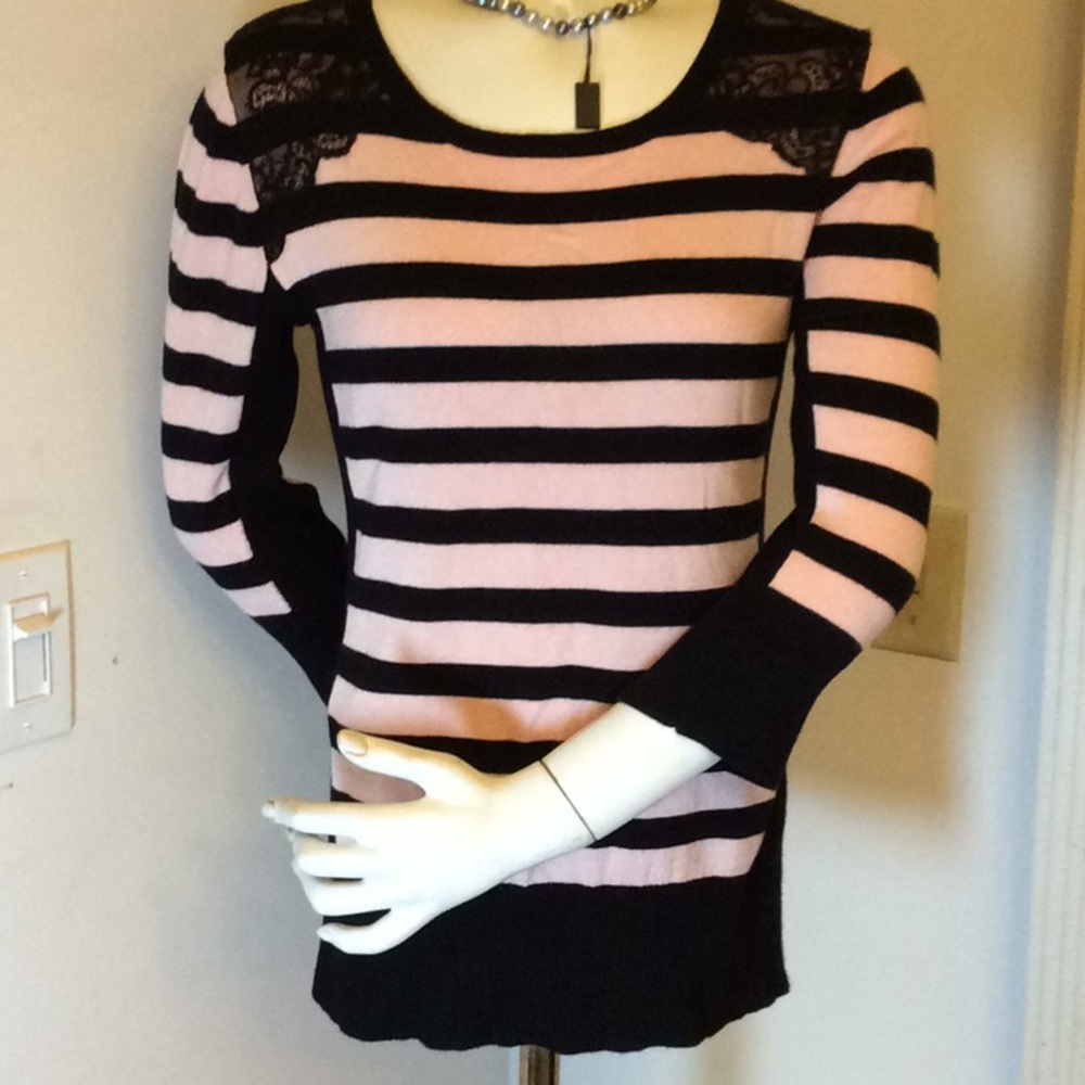 PINK AND BLACK LIGHT SWEATER